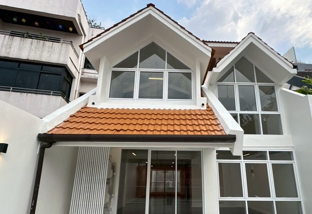Modern 4-Storey House for Rent Sukhumvit 49