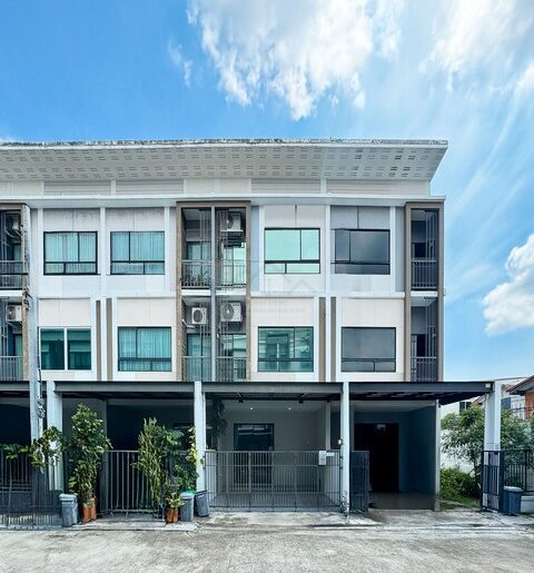 ขายทาวน์โฮม 3 ชั้น 19.3 ตรว. 4 นอน พาทิโอ วัชรพล – รามอินทรา