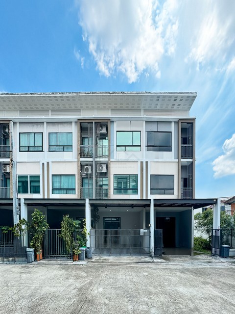ขายทาวน์โฮม 3 ชั้น 19.3 ตรว. 4 นอน พาทิโอ วัชรพล – รามอินทรา