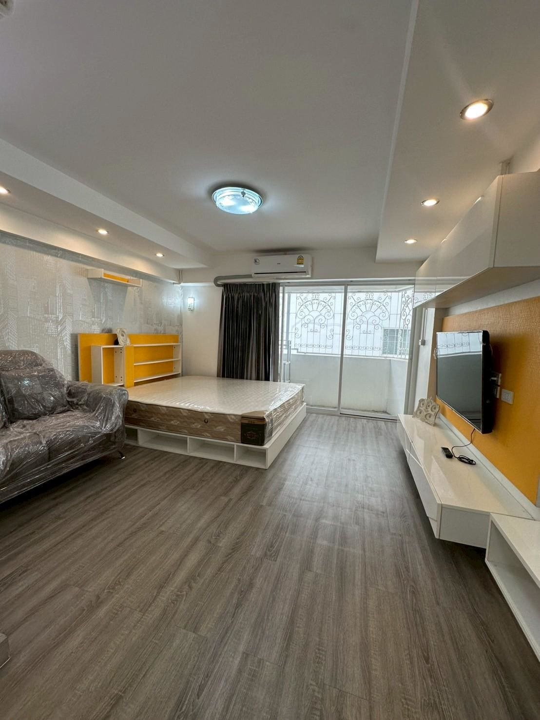 ขายคอนโด แฟมิลี่ คอนโด พร้อมเฟอร์นิเจอร์ ใกล้ MRT สุทธิสาร