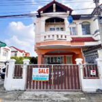 ทาวน์เฮ้าส์ 2 ชั้น หมู่บ้าน นันทนา การ์เด้น 1 หลังมุม ถนนเมน