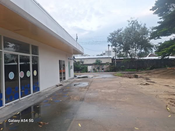 ให้เช่าที่ดินเปล่า200 ตรว.​ พร้อมอาคาร แถวเลียบทางด่วนรามอินทรา