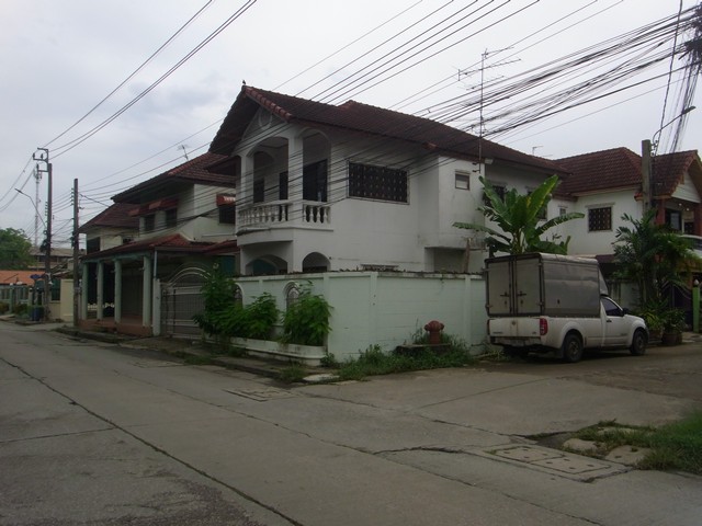 บ้าน 2 ชั้น หลังมุม บางบอน3 ทำเลดี อยู่ถนนเมนเพชรสยาม3