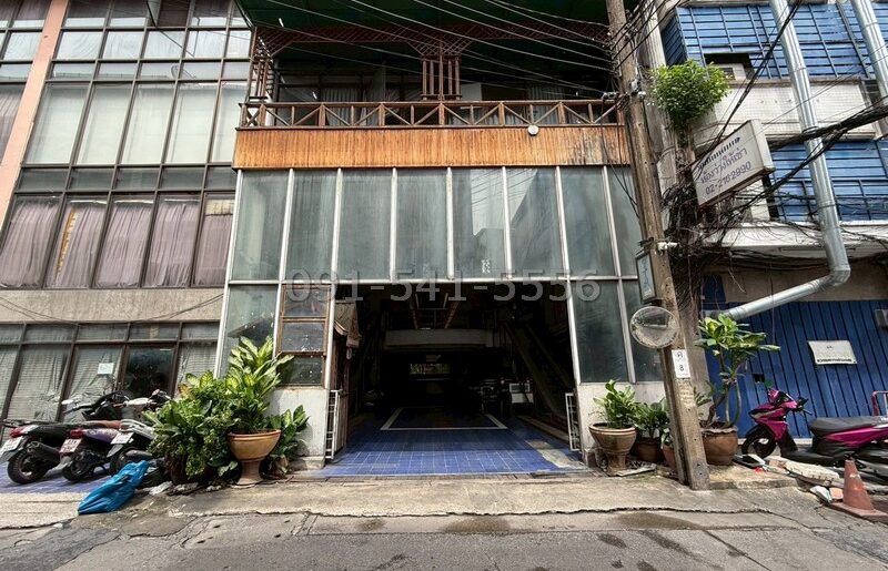 ขายอาคารพาณิชย์ 2 คูหา โบ๊เบ๊ ซ.วัดบรมนิวาส แยก 4