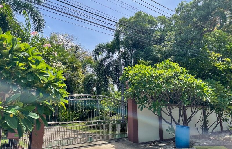 ขายบ้านพร้อมที่ดิน 242 ตร.วา ทำเลเมืองเอก รังสิต