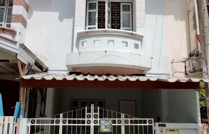 ขายทาวน์เฮ้าส์ 2 ชั้น หมู่บ้านปิยวรารมย์3 เนื้อที่ 16 ตร.ว.