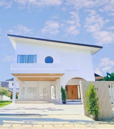 พูลวิลล่าหรูสร้างใหม่ บ้านใหม่เอี่ยม เฟอร์ครบ ใกล้ รร.นานาชาติ