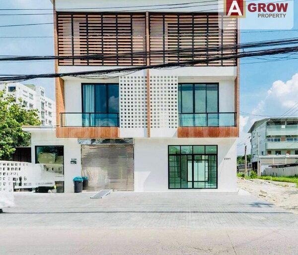 ขายโฮมออฟฟิศ ทำเลดี เดินทางสะดวกติดรถไฟฟ้า บ้านใหม่ไม่เสียค่าส่วน