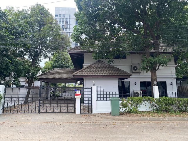 ให้เช่าบ้านเดี่ยว หลังใหญ่ ถนนประชาอุทิศ ย่านเหม่งจ๋าย-รัชดา