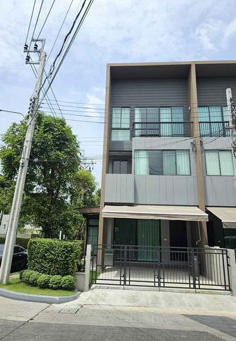 ให้เช่าทาวน์โฮม 3 ชั้น หลังมุม บ้านกลางเมือง พระราม9 – กรุงเทพกรี