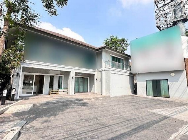 ให้เช่าบ้านเดี่ยวหลังใหญ่ ติดริมถนนเลียบด่วนรามอินทรา