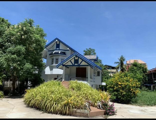 ให้เช่าบ้านเดี่ยว เนื้อที่ 1 ไร่เศษ ซอยเจริญรัถ ใกล้ไอคอนสยาม