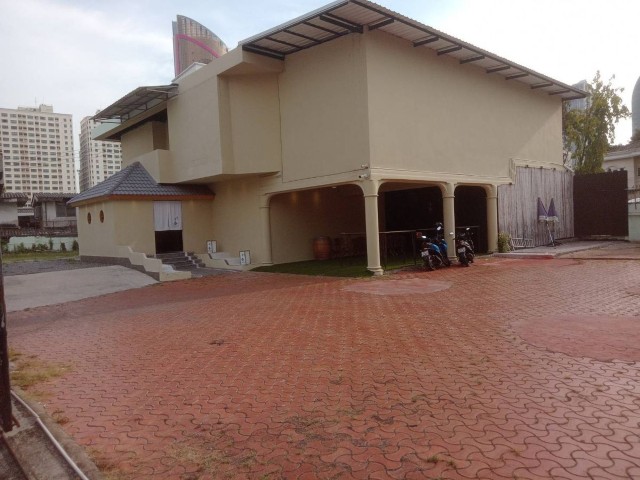 ให้เช่าบ้านเดี่ยวถ.อินทามระ3ที่ดิน307ตร.ว225ตร.มจอดรถ10คันเช่า120