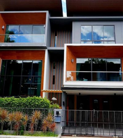 บ้านเดี่ยวหลังใหญ่ หรือปรับเป็นโฮมออฟฟิศ ในโครงการ เอกลักษณ์ สันท