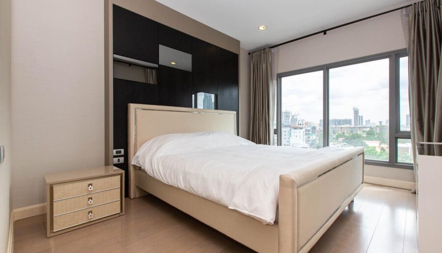 The Crest 34 safe nice