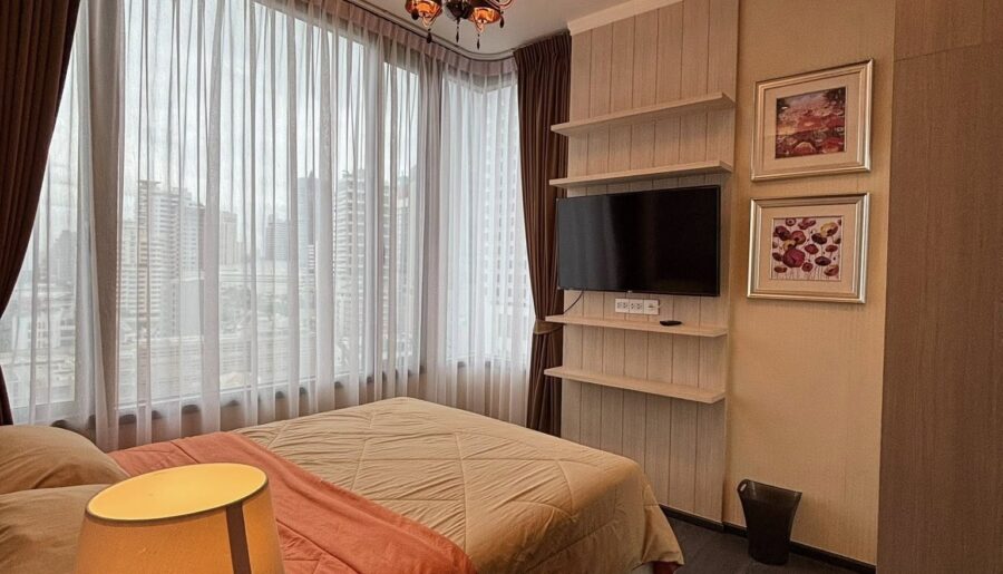 Edge Sukhumvit 23 clean