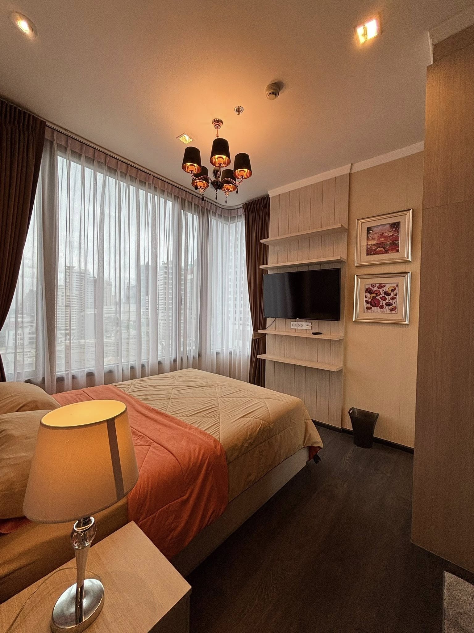 Edge Sukhumvit 23 clean