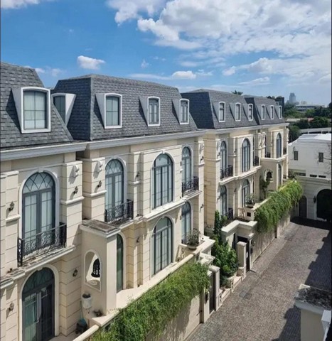 ขายและให้เช่าทาวน์โฮมหรู 3 ชั้น โครงการThe Boulevard Ekkamai 22