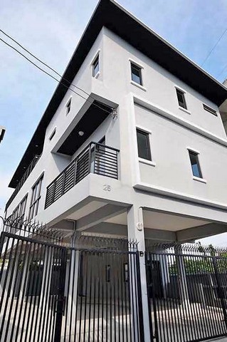 ให้เช่าโฮมออฟฟิศ 3 ชั้น ตกแต่งแล้ว ใกล้เดอะไนน์ พระราม 9