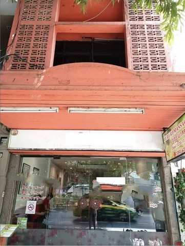 ให้เช่าอาคาร 3 ชั้น ติดริมถนนสุขุมวิท ใกล้ Emquatier