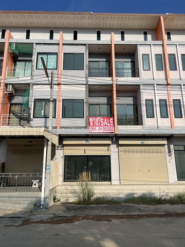 ราคาพิเศษสุดๆ อาคารพาณิชย์ 3 ชั้น ติดถนนเพชรเกษม