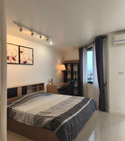 ห้องชั้นสูง มีระเบียงวิวเมืองเชียงใหม่พาโนรามา ฟรีwifi เฟอร์นิเจอ