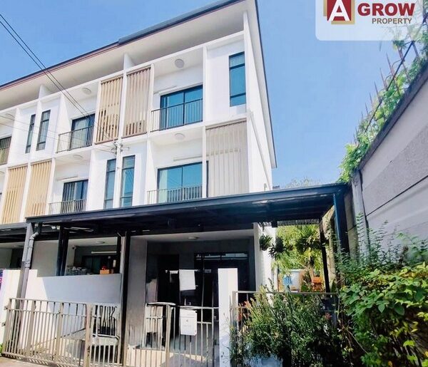 หมู่บ้านพาทิโอ ศรีนครินทร์-พระราม 9 บ้านหลังมุม พร้อมเข้าอยู่