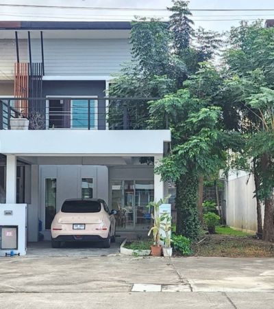 ทาวน์โฮม 2 ชั้น ในโครงการอรสิริน4 บ้านแปลงมุม ด้านซ้ายติดสวนเล็กๆ