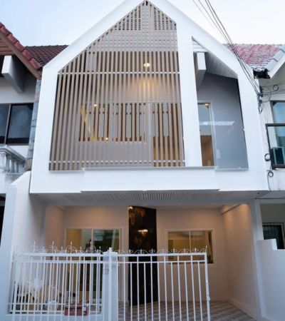 ทาวน์โฮม โซนแม่เหียะ ใกล้กาดวรุณ รีโนเวทใหม่ทั้งหลัง น้ำไม่ท่วม