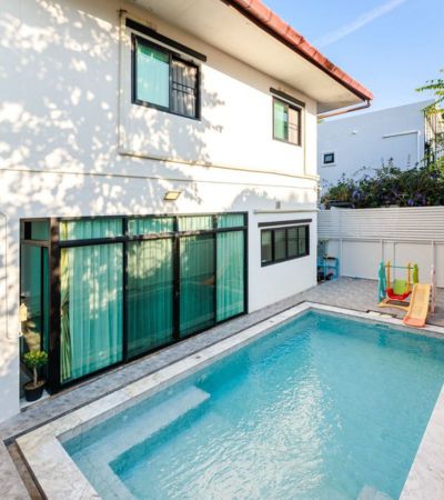 บ้านเดี่ยวพูลวิลล่าส่วนตัว ในหมู่บ้านวังตาล ร่มรื่น ลานหน้าบ้านกว