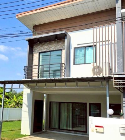 ทาวน์เฮ้าส์ B-Home สันทราย บ้านแปลงมุม มีสนามหญ้าขนาดใหญ่ เฟอร์คร