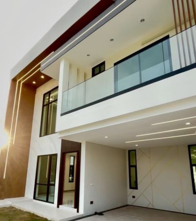 บ้านใหม่ 2 ชั้น สไตล์โมเดิร์น ใกล้สนามบิน แหล่งชุมชน ฟรีติดแอร์ทุ