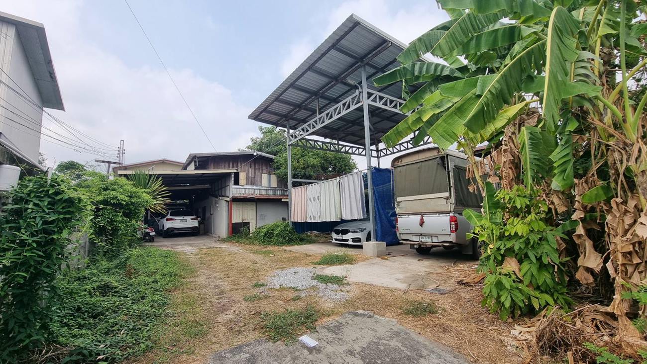 ขายที่ดินราคาถูก พร้อมบ้าน 2 ชั้น 101 ตร.ว. เมืองร้อยเอ็ด ทำเลดีเข้าออกสะดวก ใกล้แหล่งชุมชน และสถานที่สำคัญ โทร 063-2825635