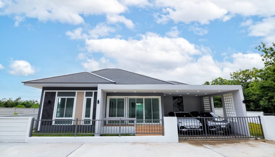 ขายบ้านเดี่ยวใหม่ ชลบุรี พนัสนิคม หนองเหียง ใกล้331 75.8ตร.ว. ฟรีโอน ทำเลดีเงียบสงบ เจ้าของขายเอง โทร 099-4464142