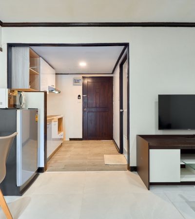 ชมดอยคอนโด ตึกเหลี่ยม ห้องสวย พร้อมระเบียงวิวสระน้ำ พื้นที่กว้าง