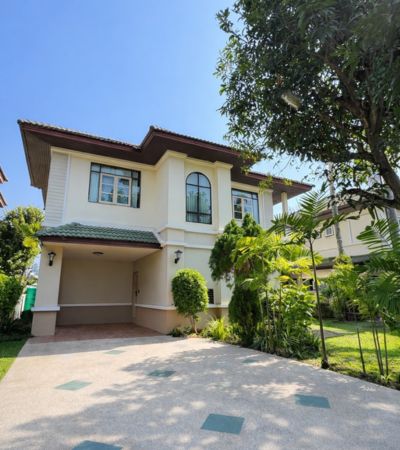 บ้านเดี่ยวในหมู่บ้านฟ้าหลวง บรรยากาศเงียบสงบ มีแม่บ้าน และคนสวนดู