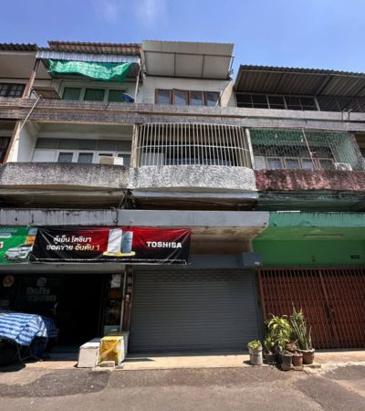 ตึกแถว รีโนเวทใหม่ ตรงสี่แยกปอยหลวง เชียงใหม่ ติดแมคโคร