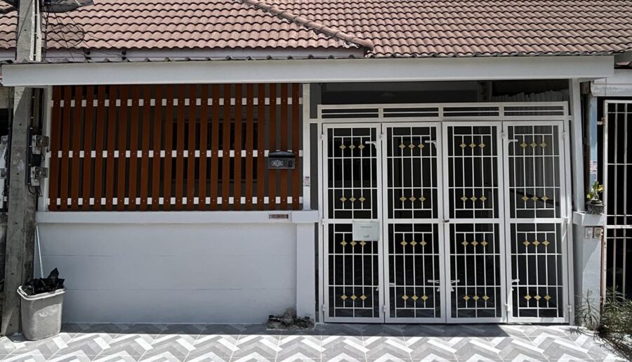 ทาวน์เฮ้าส์ รีโนเวทใหม่ ให้เช่า ม.นิราวิลล์ ฝั่งตรงข้าม สวนอุตสาหกรรม จงสถิตย์ ใกล้ซอย บางบอน 5 โทร 0935109099