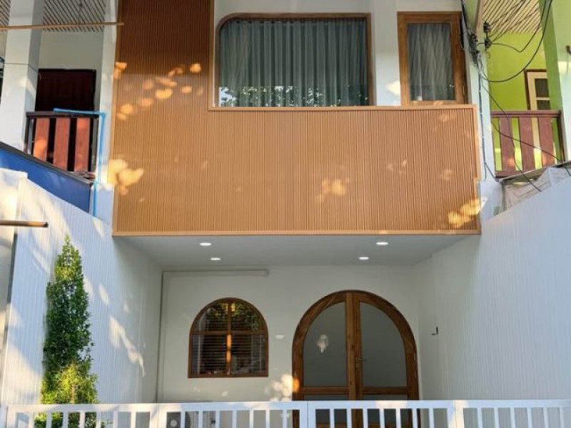 ทาวน์โฮม ชุมชนศรีลานนา บ้านสวย ทำเลใกล้นิมมาน พร้อมเฟอร์นิเจอร์คร