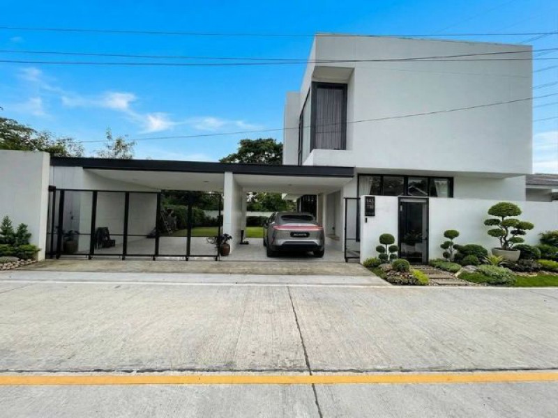 บ้าน Modern Luxury โซนแยกหลุยส์ พร้อมระบบ Smart Home, ใกล้สนามกอล