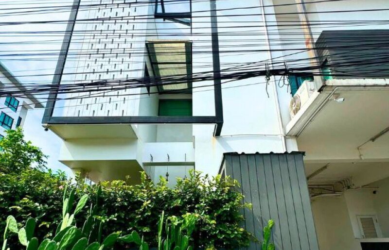 ทาวน์โฮม 2 ชั้น Mobius Condo พร้อมเข้าอยู่ ใกล้ รพ.ลานนา นิมมาน