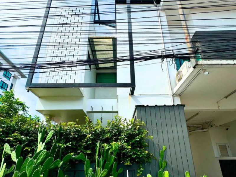 ทาวน์โฮม 2 ชั้น Mobius Condo พร้อมเข้าอยู่ ใกล้ รพ.ลานนา นิมมาน