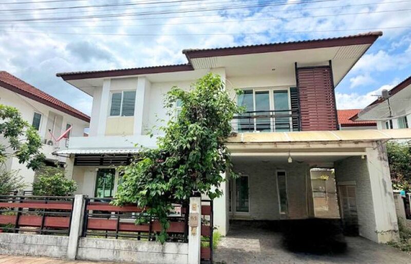 ดิเออบาน่า 1 ใกล้รร.นานาชาติ เพียง 5 นาที บ้านหลังใหญ่ เฟอร์นิเจอ