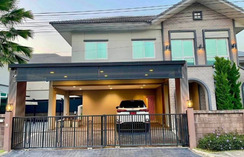 บ้านหรู ลัดดารมย์ อิลิแกนซ์ เส้น ถ.รวมโชค แถวศาลากลางเชียงใหม่