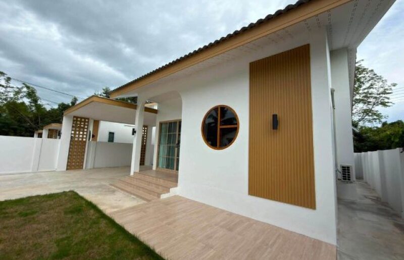 บ้านเดี่ยวสไตล์ Minimal, สารภี บ้านใหม่ เฟอร์ครบพร้อมอยู่ น้ำไม่ท