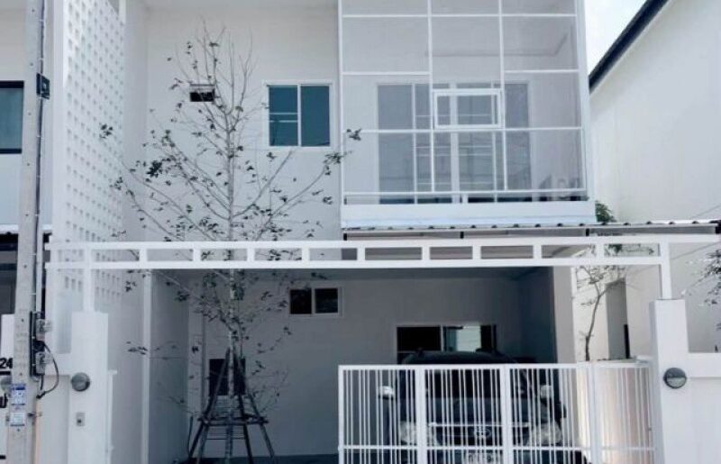 ทาวน์เฮ้าส์ 2 ชั้น สารภี ท่าวังตาล บ้านพื้นที่กว้าง เฟอร์นิเจอร์ค