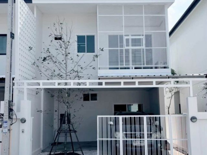 ทาวน์เฮ้าส์ 2 ชั้น สารภี ท่าวังตาล บ้านพื้นที่กว้าง เฟอร์นิเจอร์ค