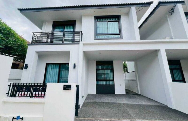 บ้านสร้างใหม่ 2ชั้น ทำเลบ้านแหวน ซอยธารเจริญ 6 เฟอร์นิเจอร์ครบทั้
