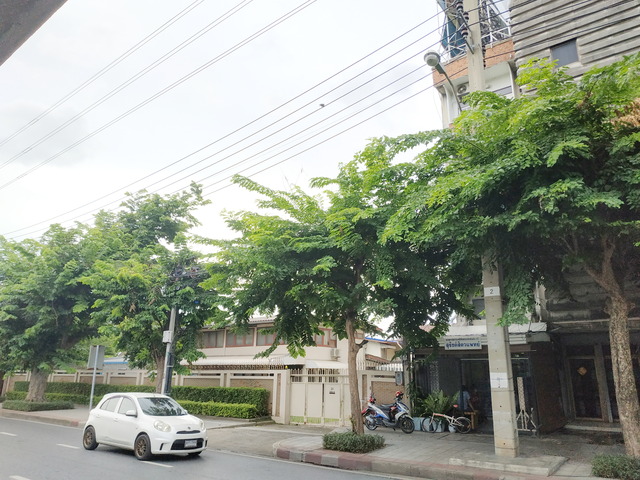 ขาย ตึกแถว-อาคารพาณิชย์ อาคารพาณิชย์ทำเลทอง-บางพลัด good-for-Airbnb-daily-rentals, เหมาะทำตึกแถวปล่อยเช่ารายวัน ฝั่งธนใกล้BTS Office-and-Airbnb-investment-BangPhlat-BAngkok,